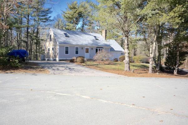 8 Betty Spring Rd, Freetown, MA 02717