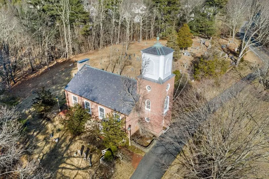 84 Warren St, Georgetown, MA 01833