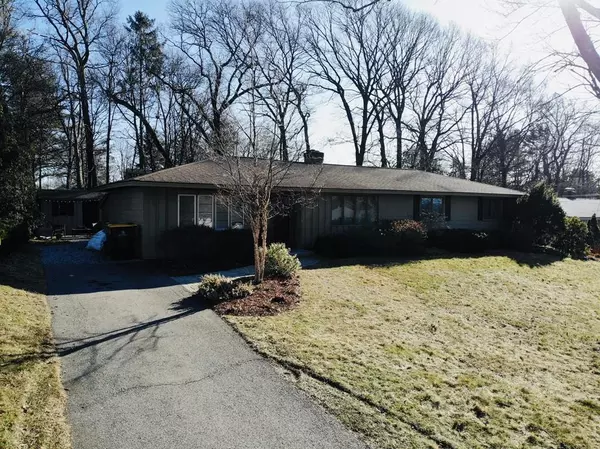 Framingham, MA 01701,8 Saybrook Rd