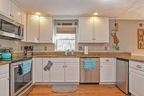 Attleboro, MA 02703,8 Elderberry Ln