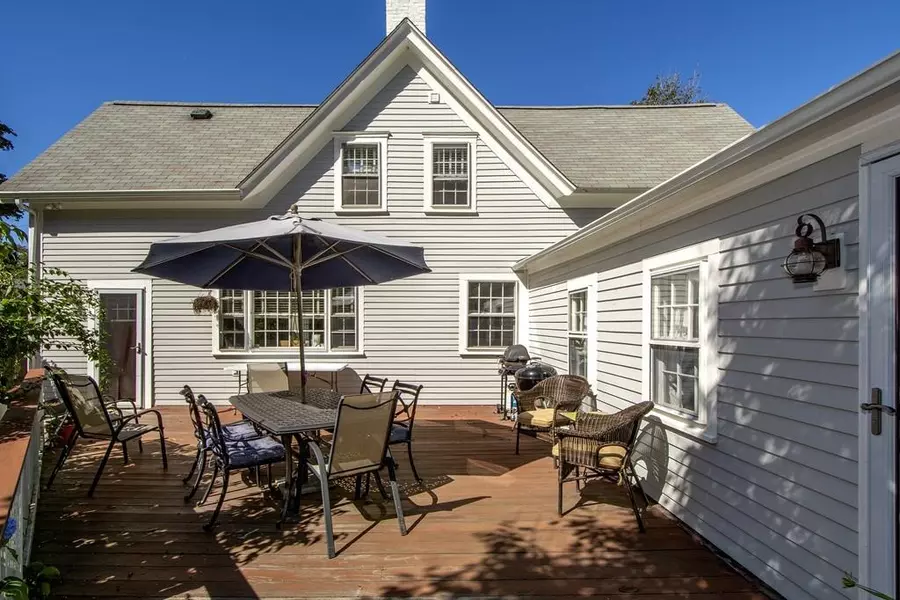 82 Pleasant St, Cohasset, MA 02025