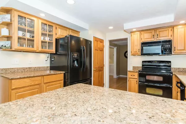 Townsend, MA 01474,4 Laurelwoods Dr