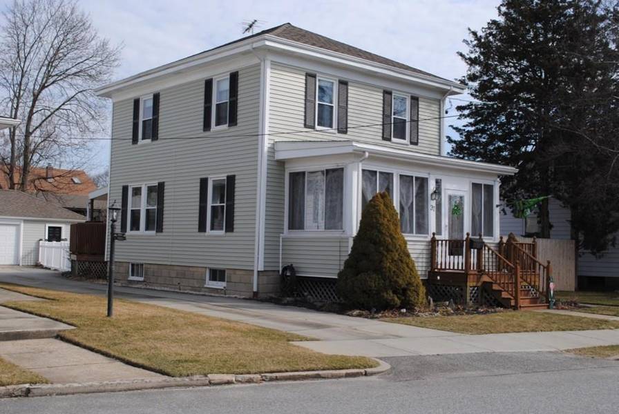 37 Norman Ave, Cranston, RI 02910