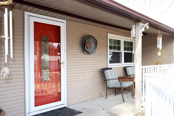 Agawam, MA 01001,16 Cosgrove Ave