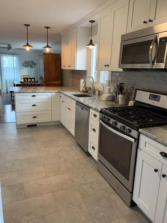 Mattapoisett, MA 02739,44 Park Street