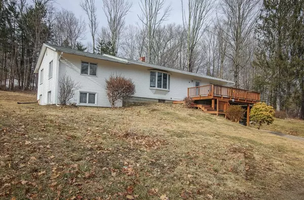 31 Pleasant St, Brookfield, MA 01506