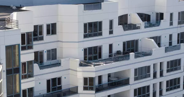 Quincy, MA 02171,1001 Marina Dr #803