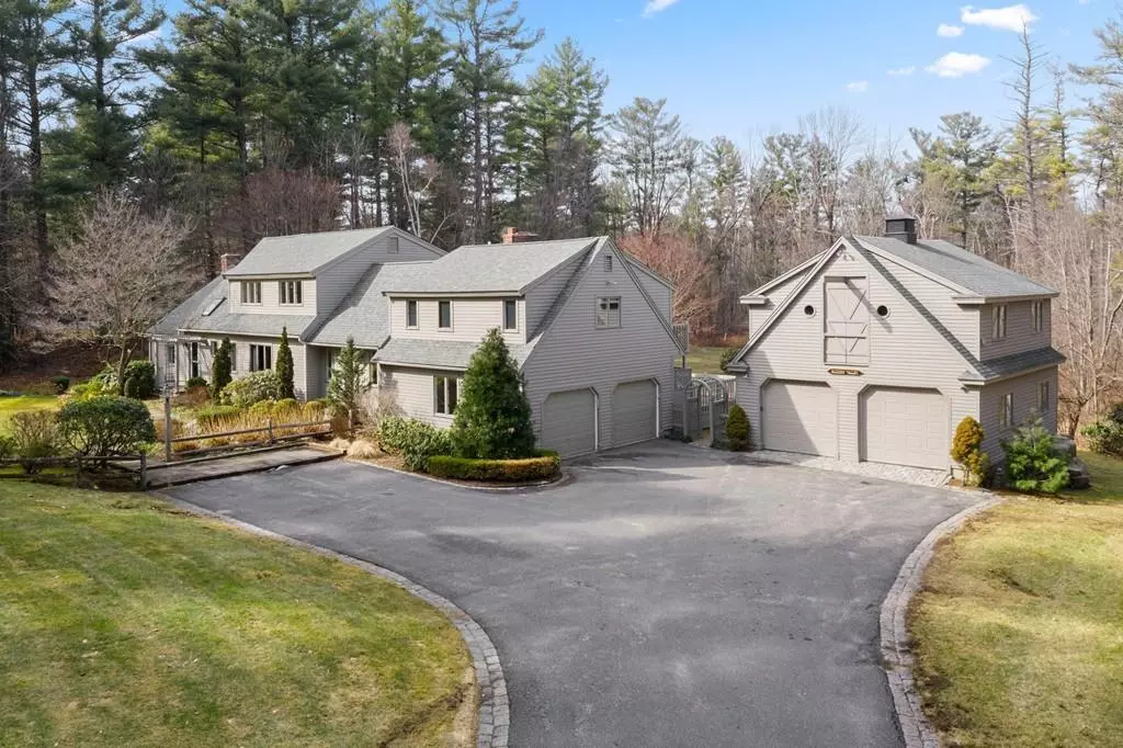 Weston, MA 02493,153 Wellesley St