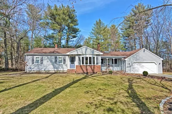 83 Circuit St, Halifax, MA 02338
