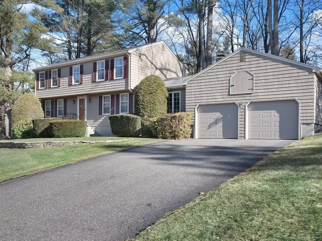 Framingham, MA 01702,8 Hickory Hill Ln