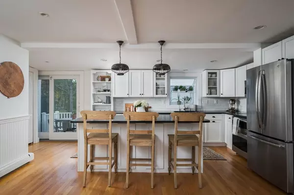 Cohasset, MA 02025,71 Pleasant St