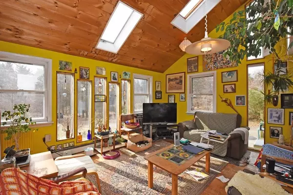 West Boylston, MA 01583,204 Laurel St