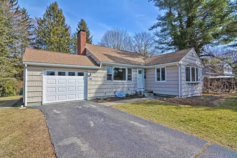 28 Creek St, Wrentham, MA 02093