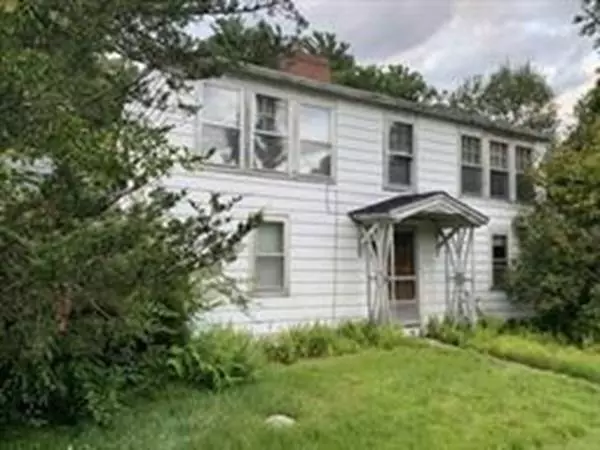 52 Shattuck St, Pepperell, MA 01463