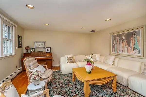 Sharon, MA 02067,15 Tamarack Way
