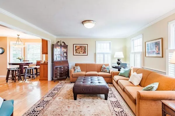 Hingham, MA 02043,7 Tupelo Dr