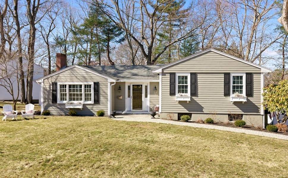 9 Colonial Rd, Hingham, MA 02043