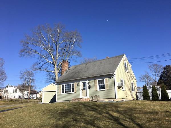 16 Ridgewood Rd, New Bedford, MA 02745