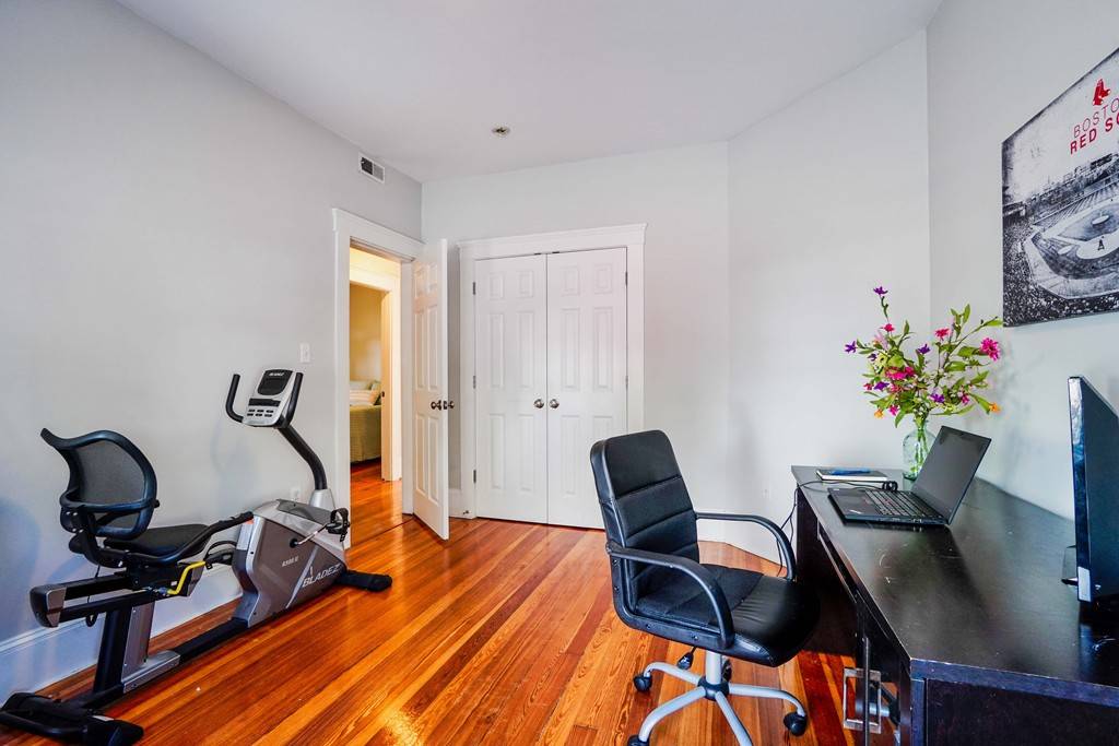 Boston, MA 02125,7 Treadway Rd #1