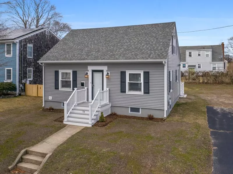 54 Church St, Barrington, RI 02806