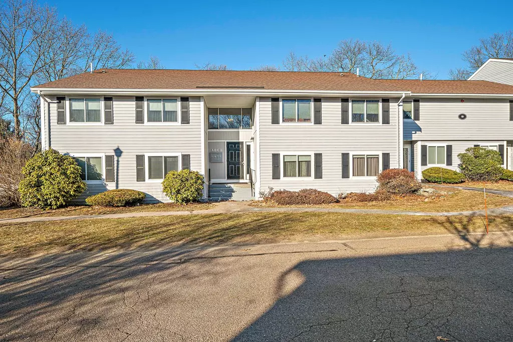 Hingham, MA 02043,9 Beals Cove Rd #C