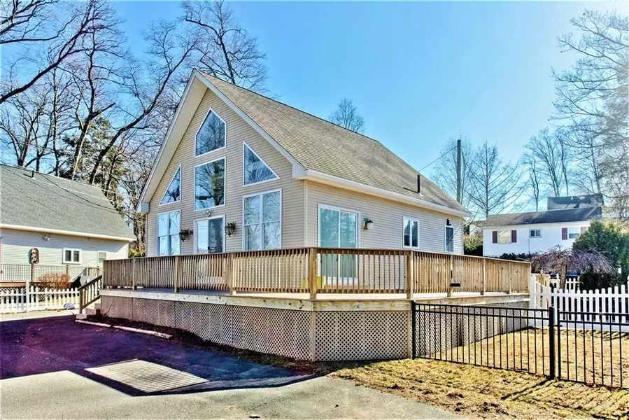 26 Lakeview St, Southwick, MA 01077