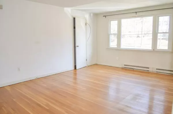 Palmer, MA 01069,128 River St #3
