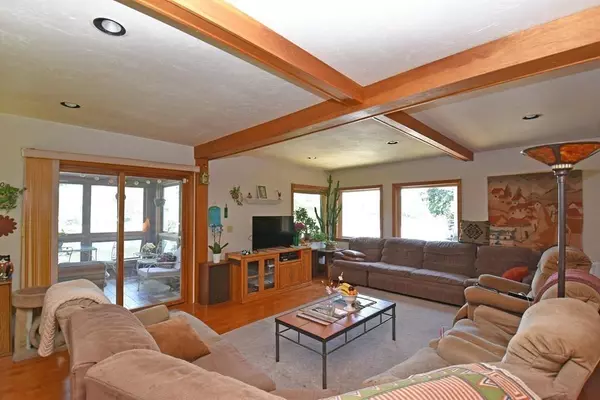 Sturbridge, MA 01566,15 Cove Dr