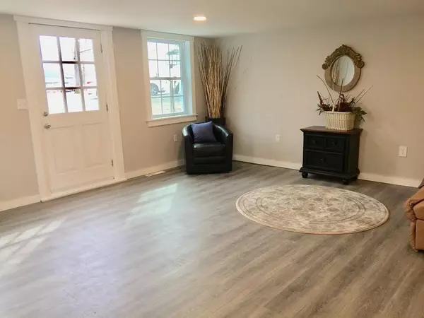 Westfield, MA 01085,87 Pequot Point Rd