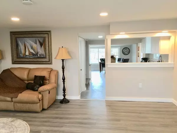 Westfield, MA 01085,87 Pequot Point Rd