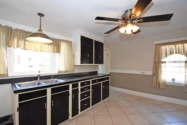 Northbridge, MA 01588,9 Woodland St