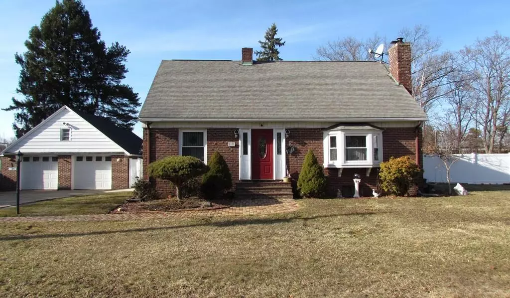 45 Pleasant St, Ludlow, MA 01056