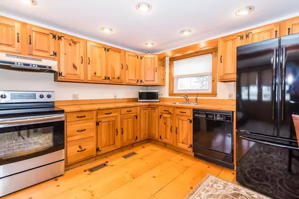 Pepperell, MA 01463,6 Leighton St