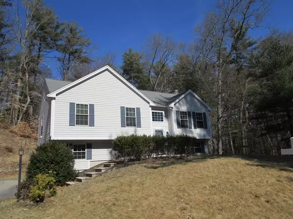 60 Oak St, Hanson, MA 02341