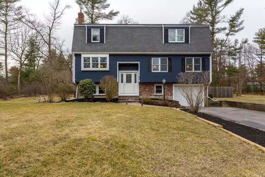 92 Carl Rd, Raynham, MA 02767