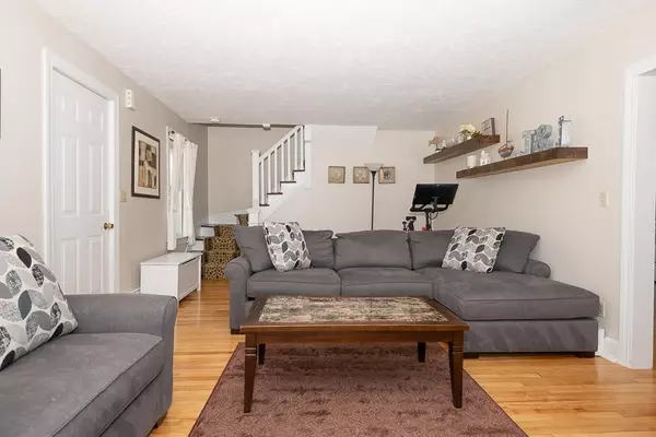Auburn, MA 01501,6 Green St