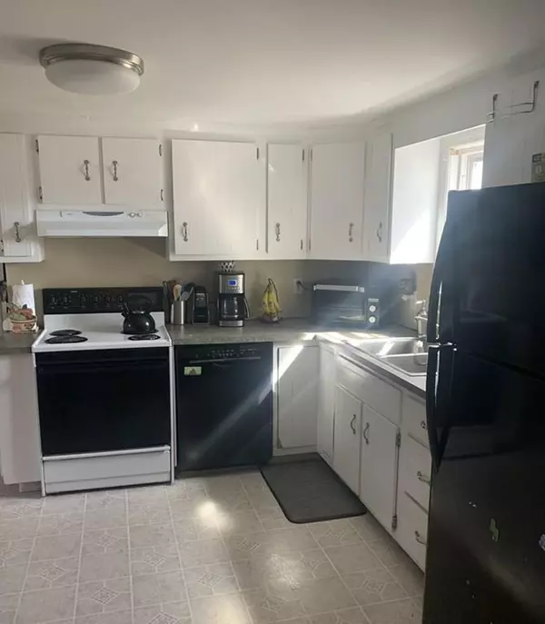 Holbrook, MA 02343,23 Washington Cir