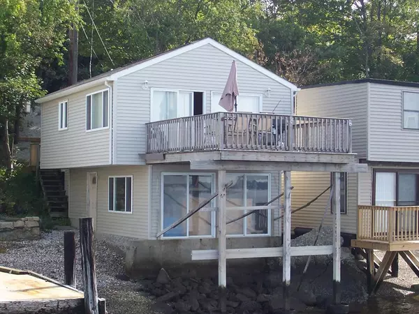 7 Riverview St, Fall River, MA 02724