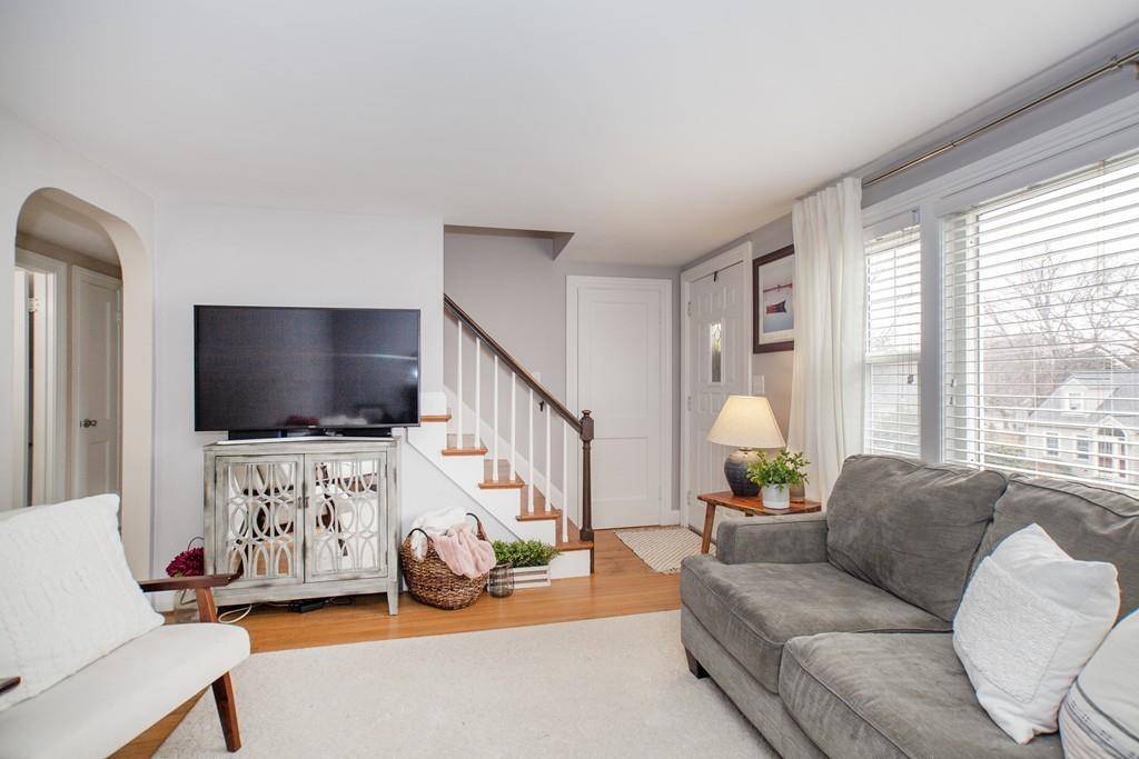 Walpole, MA 02081,12 Sycamore Ln