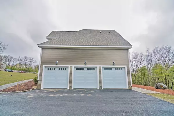 Bolton, MA 01740,136 Oak Trl