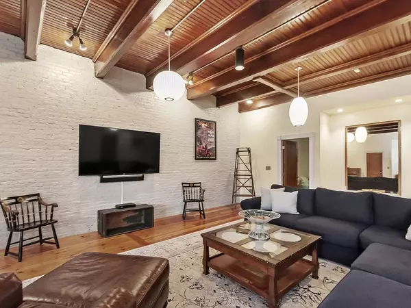 Brookline, MA 02446,19 Saint Marys Ct