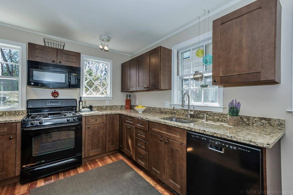 Newton, MA 02468,20 Wilde Rd