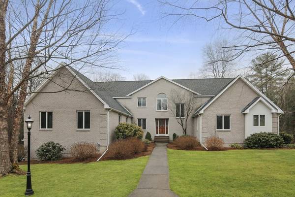 141 Country Club Dr, East Longmeadow, MA 01028