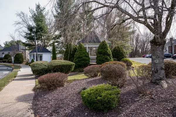 Agawam, MA 01001,2 Castle Hill Rd #F