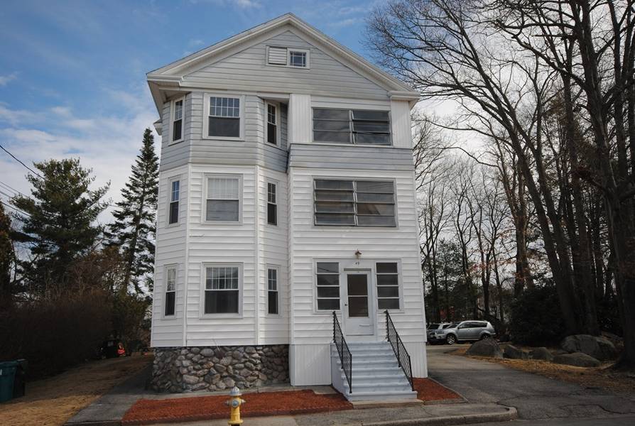 49 Lincoln St, Webster, MA 01570