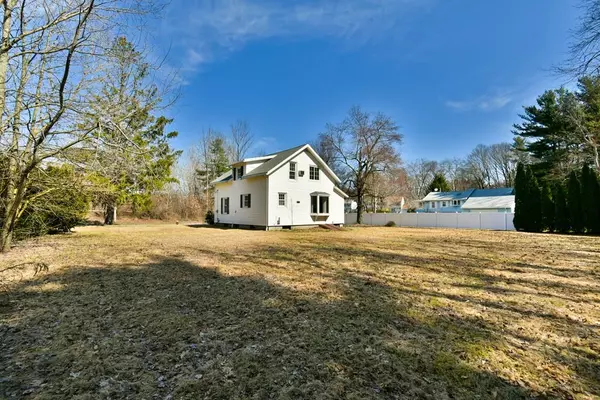 Auburn, MA 01501,21 Meadow St