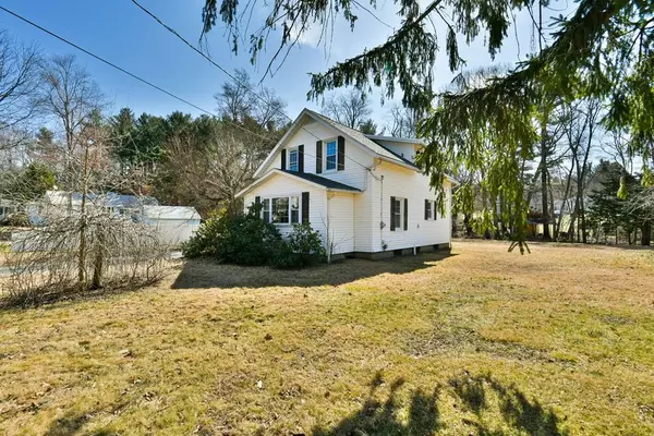 Auburn, MA 01501,21 Meadow St