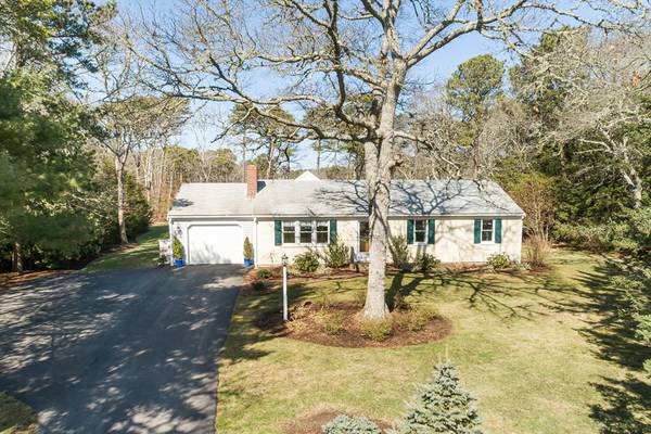 40 Briarcliff Ln, Brewster, MA 02631