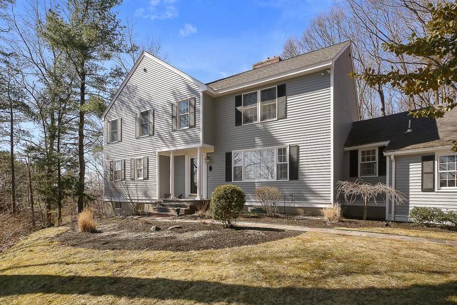 44 Woodcrest Dr, North Andover, MA 01845