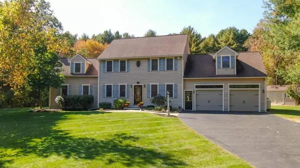 36 Grove St, Douglas, MA 01516